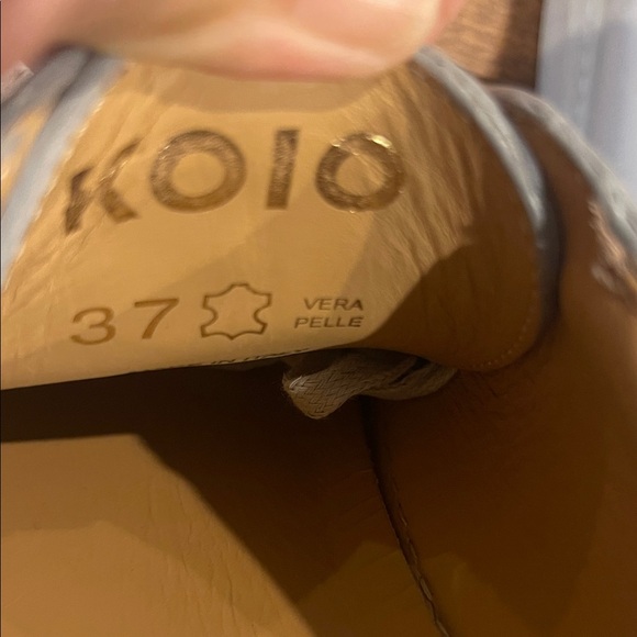 KOIO Women’s 37 Sneakers - Picture 5 of 5